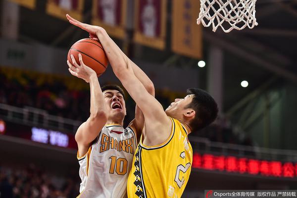 多余了！曼恩壓哨上籃已經(jīng)進(jìn)了 米勒補籃干擾球不算