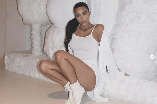 異環(huán)一款非常經(jīng)典的二次元異世界冒險游戲，每個(gè)角色都有專(zhuān)屬的御三家角色可以讓你來(lái)獲取，不少萌新在詢(xún)問(wèn)御三家陣容怎么樣，今天小林將給玩家們帶來(lái)關(guān)于異環(huán)的御三家陣容搭配推薦。異環(huán)御三家陣容怎么樣御三家包含的