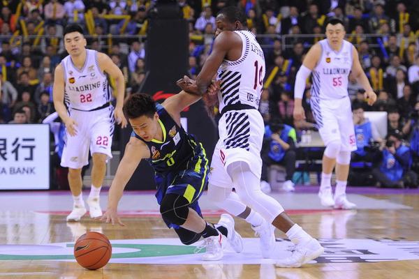 [流言板] 回暖！進(jìn)入25年后波普命中率53.8%三分43.5%，場(chǎng)均13.3分