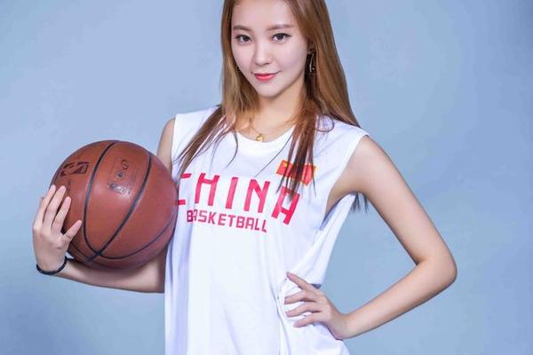 打到臉了！米切爾突破被霍蘭犯規 活塞挑戰失敗