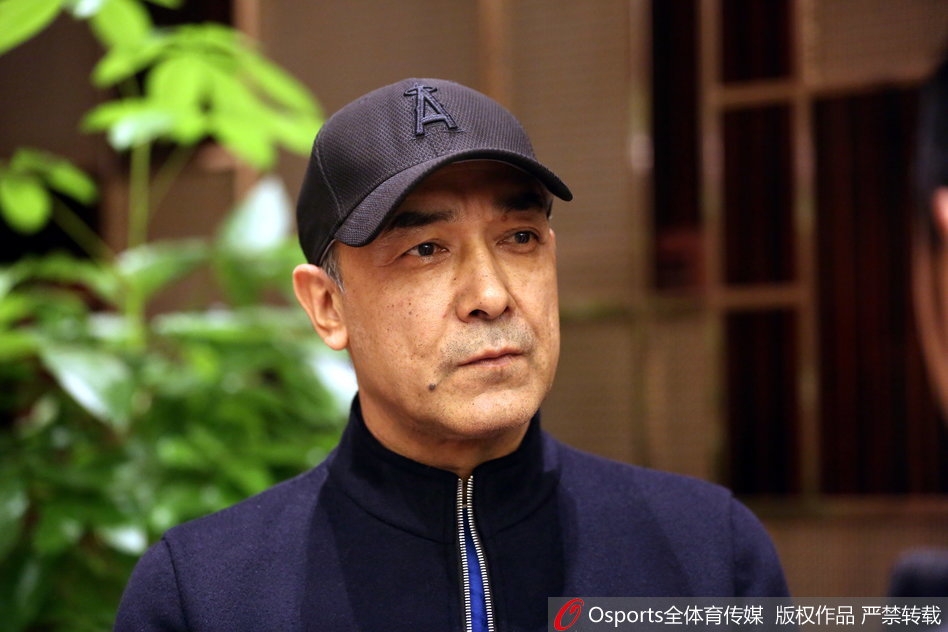 庫里：催我們交易的人能不能安靜點(diǎn)，讓我們自己解決問(wèn)題