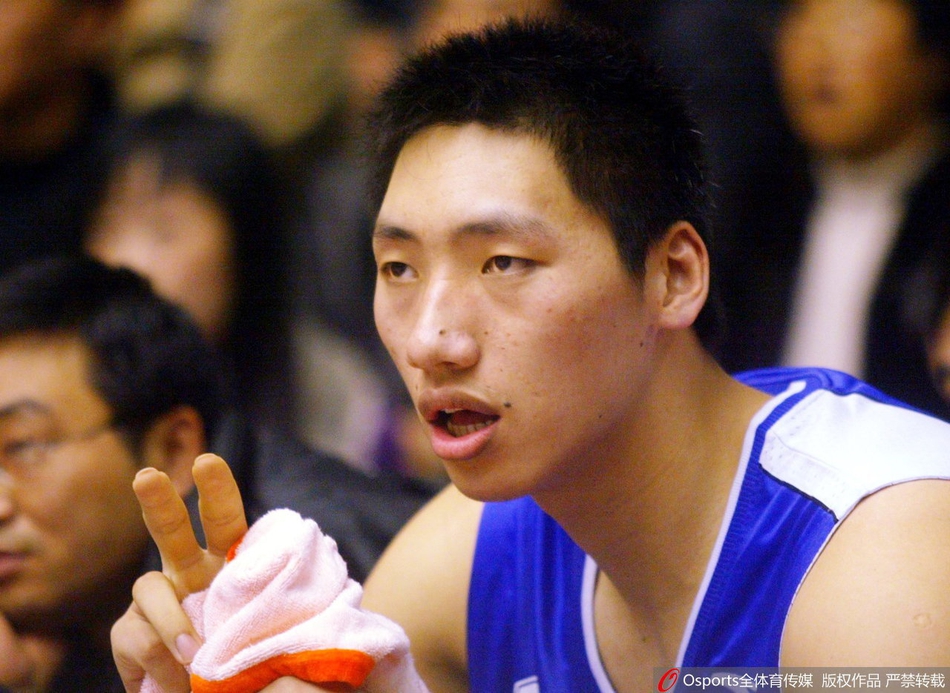 直播吧11月24日訊 記者Grant Afseth報道，2026年WNBA樂(lè )透抽簽，達拉斯飛翼連續兩年拿到狀元簽。因為飛翼摘得狀元簽，全美關(guān)注很快開(kāi)始集中在康涅狄格大學(xué)后衛阿奇·福德身上，她成為狀元新