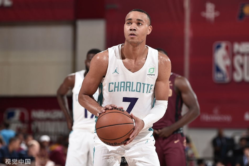 2025年11月14日 22:33:11羅掌柜體育                 武磊這個(gè)名字，在中超幾乎成了一個(gè)符號。從上海東亞時(shí)期的青澀少年，到西班牙人隊的“全村的希望”，再到回歸上海海港繼續摧