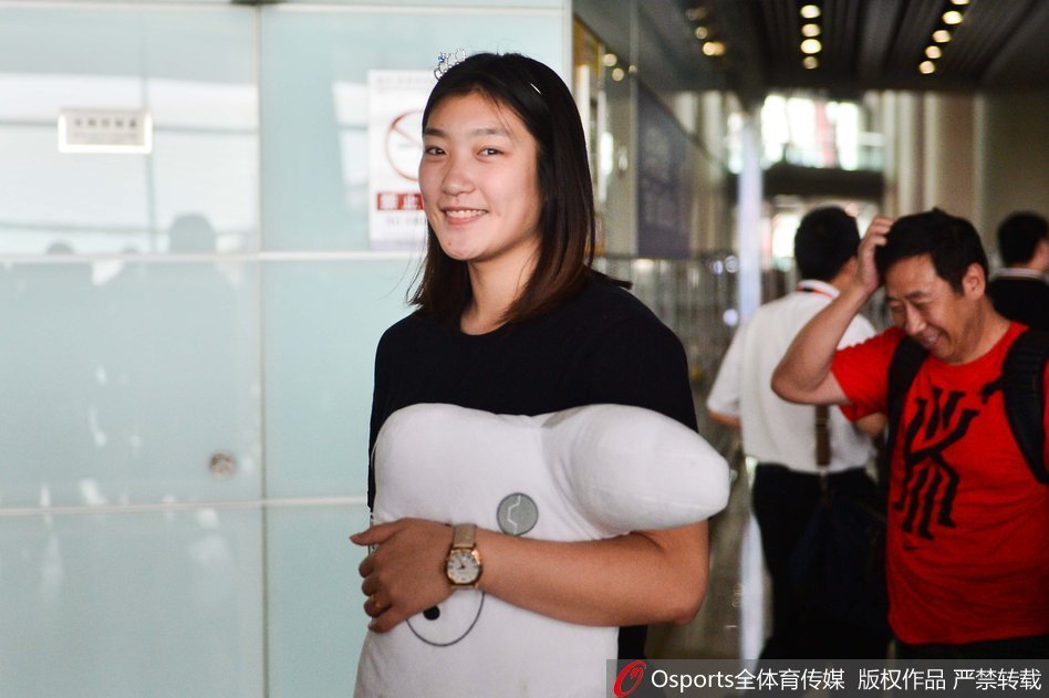 半場(chǎng)結束前取得進(jìn)球但被罰下，卡塞米羅是曼聯(lián)在英超賽場(chǎng)上首人