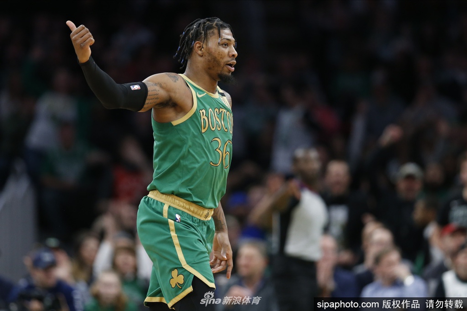 手起刀落！鮑爾超遠距離自信出手3分穩穩命中，公牛追至13分