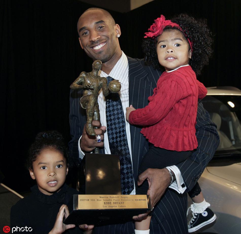 勢不可擋！西亞卡姆迎著(zhù)鮑爾干拔命中三分，步行者領(lǐng)先20分