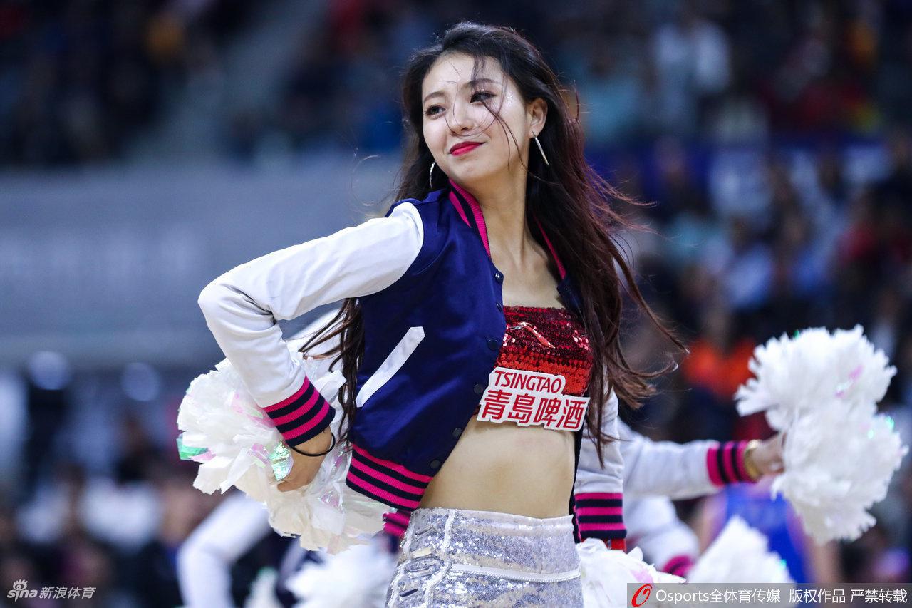 小羅社媒曬巴薩時(shí)期與隊友慶祝照片：在巴薩的美好回憶