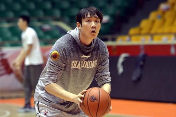 怎么在球球大作戰中保持白金段位穩定不掉 提高技能