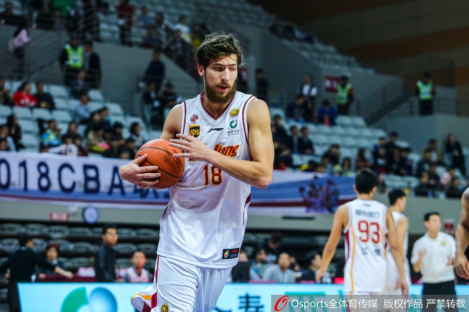 查洛巴：第一件球衣是大羅的巴西球衣 足球圈的第一個(gè)朋友是芒特