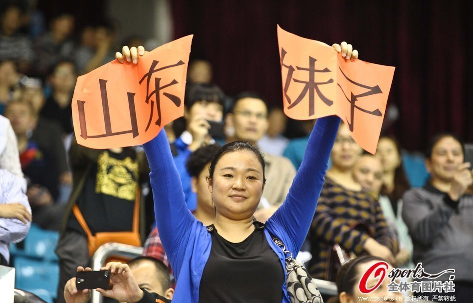 思考人生！DV9過(guò)掉門(mén)將后未起腳，被撞踉蹌后勉強打門(mén)偏出