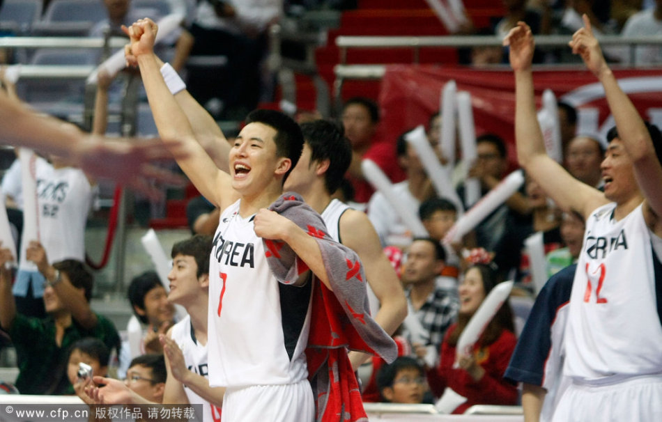 狀態(tài)神勇！哈蘭德直塞馬爾穆什獲單刀，維卡里奧果斷出擊將球撲出