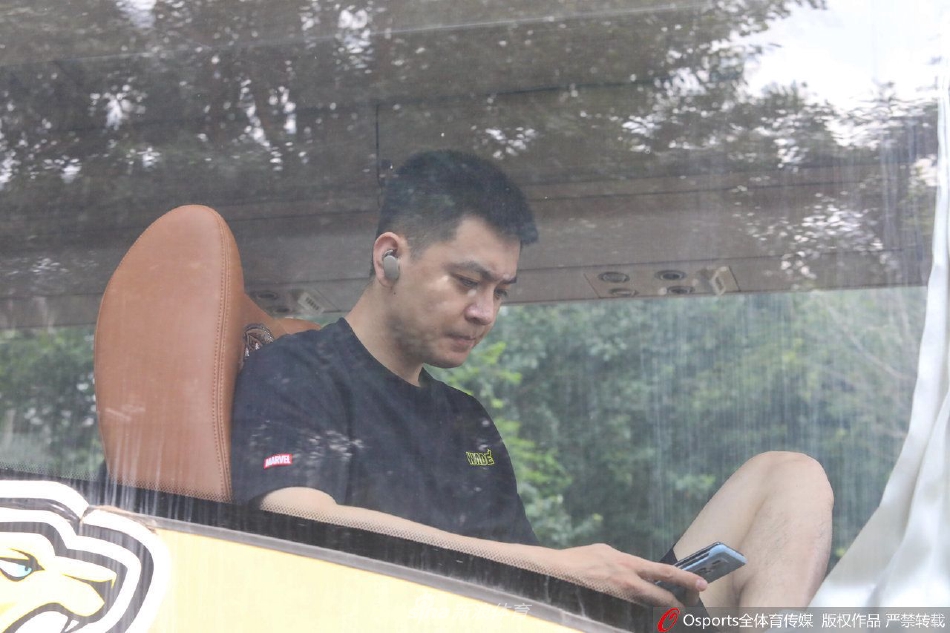 一支穿云箭！阿諾德右腳原地擺腿轟出世界波，利物浦2