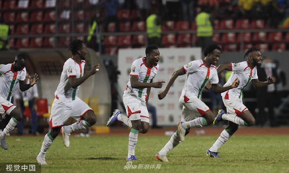 努涅斯近距離背身?yè)岦c(diǎn)，熱刺新門(mén)將金斯基神撲擋出