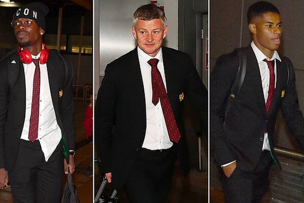 直播吧11月12日訊 近日，名記Spears在《NBA Today》節目中談到了申京。Spears表示：“我去看了他們的第一場(chǎng)比賽，這家伙現在是聯(lián)盟前15的球員，他增加了三分投射，他是現在聯(lián)盟最好的低