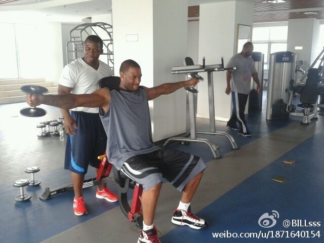 努涅斯近距離背身?yè)岦c(diǎn)，熱刺新門(mén)將金斯基神撲擋出