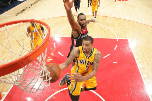 略顯尷尬！尼昂籃下溜底接球上空籃，結果打板過(guò)橋彈框而出