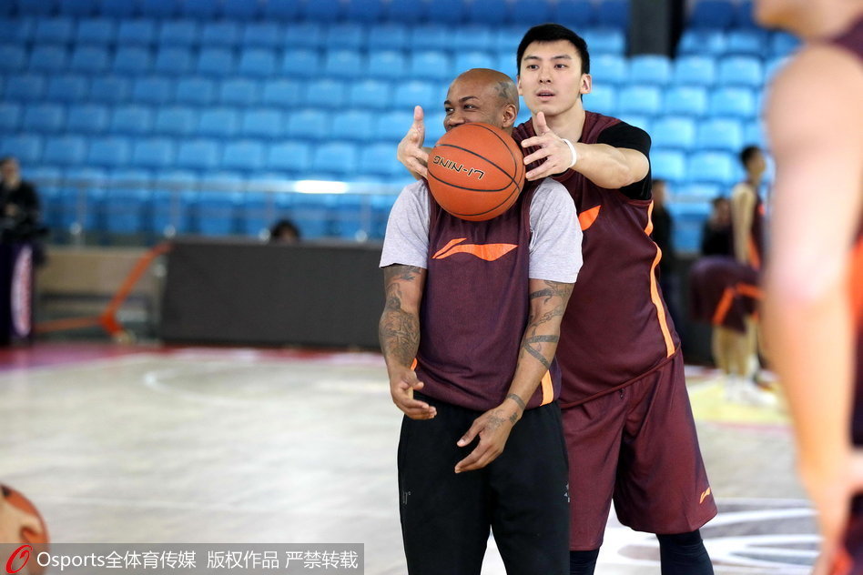 虎撲02月09日訊 今日NBA常規賽快船對陣爵士的比賽已經(jīng)結束。全場(chǎng)比賽，快船130-110戰勝爵士?？齑鲌?chǎng)戰勝爵士終結3連敗，同時(shí)送給爵士2連敗。
