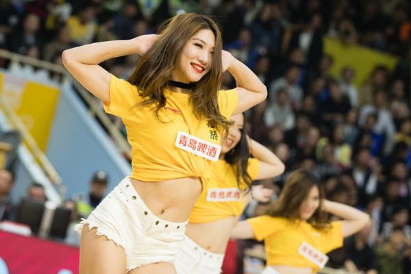 又是定位球！圣徒角球開(kāi)出，曼聯(lián)禁區亂作一團&烏加特烏龍