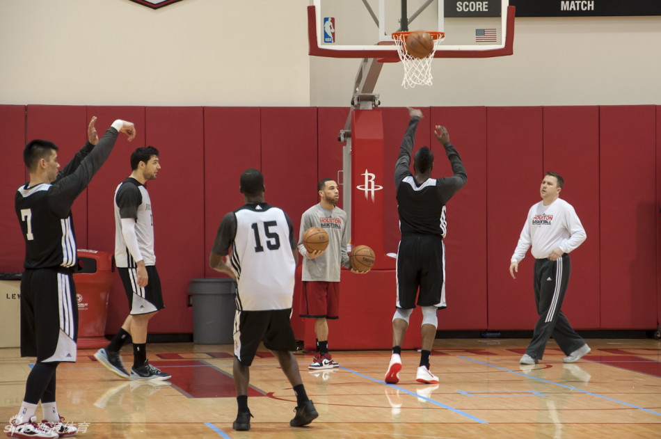 真雙核！馬克西與埃奇庫姆同時(shí)在場(chǎng)時(shí) 76人每百回合能得到130.1分