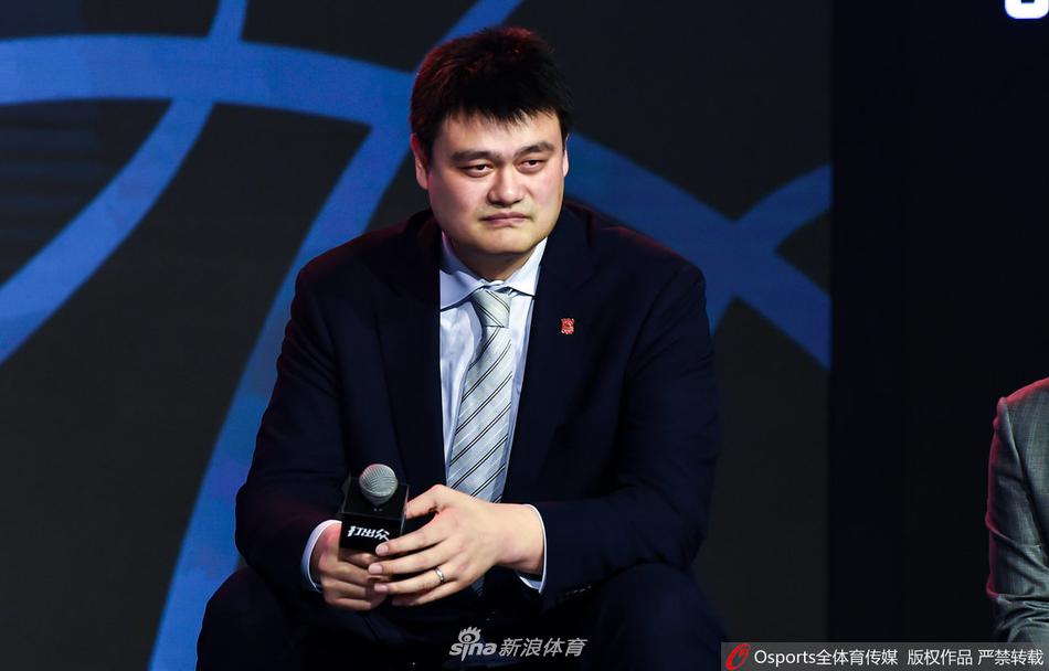 藏得挺深啊??奧巴梅揚此前據稱(chēng)受傷，結果非洲杯上半場(chǎng)替補登場(chǎng)