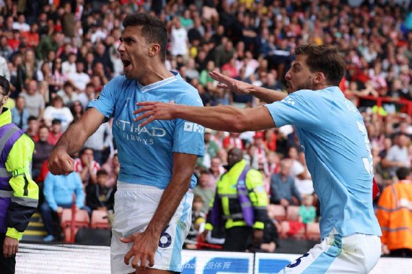 支持男友！馬冬梅曬與克萊親密照和現場(chǎng)看球照：??