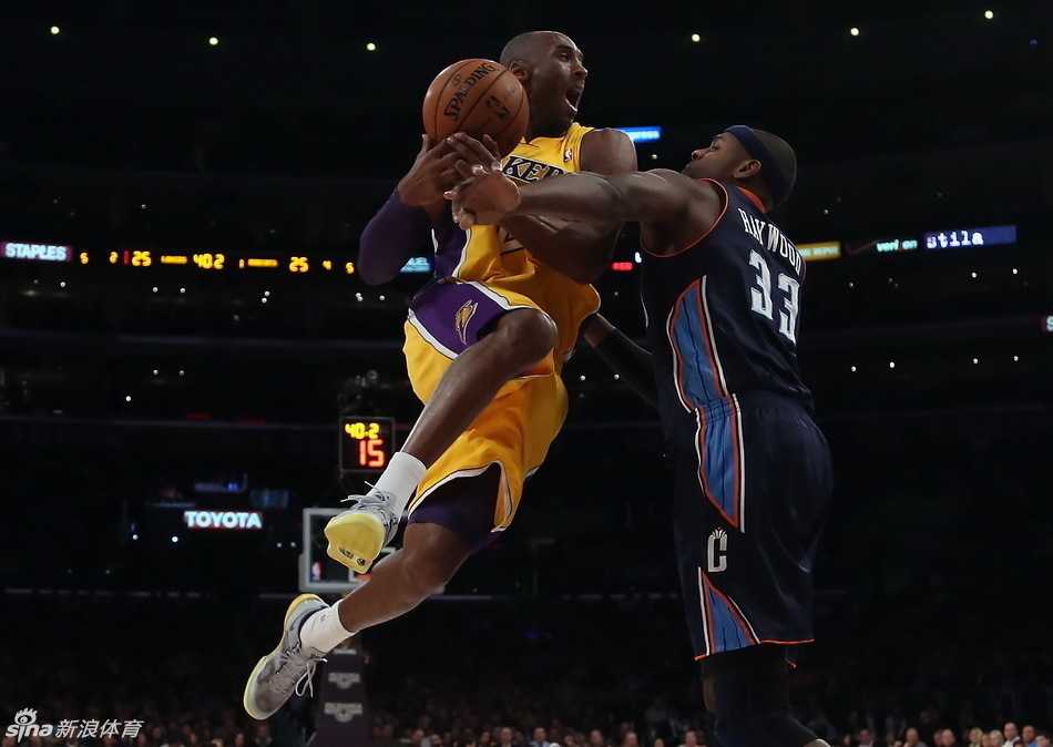 予取予求！恩比德21中12砍全場(chǎng)最高37分外加9板 罰球13中12