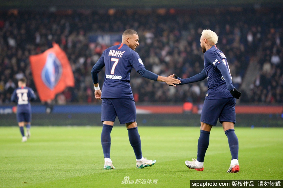 在《泰拉瑞亞》Terraria）這款廣受歡迎的沙盒游戲中，玩家需要通過(guò)探索、戰斗和挖掘來(lái)獲取各種資源，用于制作裝備、建造建筑以及推進(jìn)游戲進(jìn)程?！翱菟{礦”Cobalt Ore，中文常譯為“鈷礦”或“枯藍