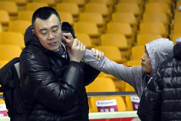 留洋的含金量！余嘉豪貢獻14分9板，隔扣后又上演關(guān)鍵三分+封蓋