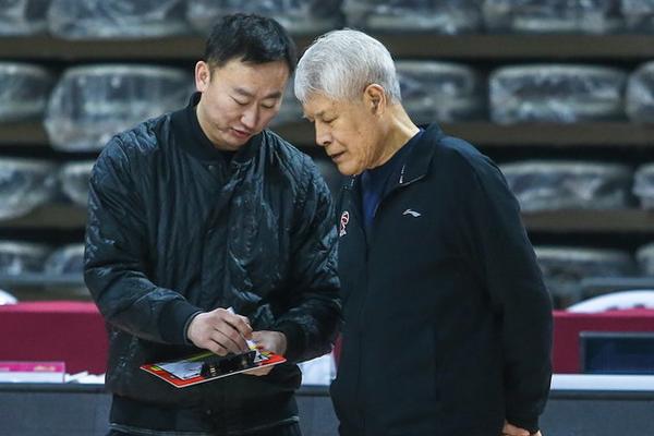 2025年09月5日 01:25:46懂球帝                 據西班牙《每日體育報》消息，法蒂或在法甲第三輪完成自己的摩納哥正式比賽首秀。 摩納哥方面的想法是，讓法蒂在法甲第三輪完成摩