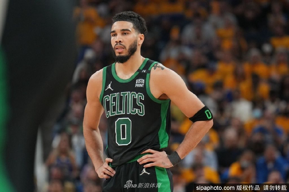 2025年場(chǎng)外收入運動(dòng)員排行：庫里1億美元排第1 老詹8500萬(wàn)美元第3