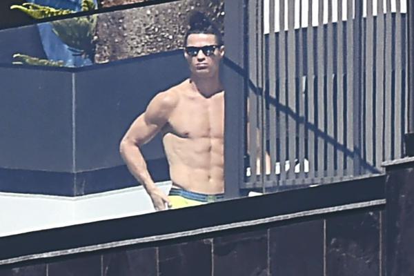 解說(shuō)：阿門(mén)那球就是犯規 火箭最后擺4投手卻讓申京投是賭命選擇