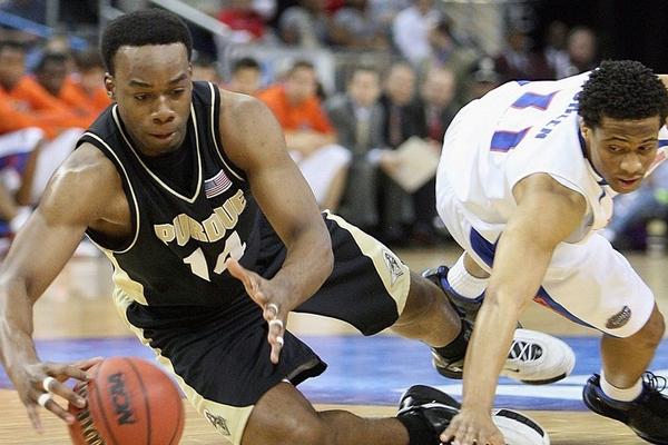 阿諾德開(kāi)場(chǎng)5分鐘因傷被換下，成皇馬歷史歐冠被換下時(shí)間最早球員