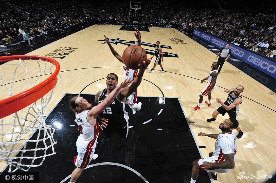 直播吧10月27日訊 NBA常規賽，黃蜂半場(chǎng)51-62落后奇才。上半場(chǎng)比賽，三球進(jìn)攻端里突外投加上沖擊扛起球隊，首節轟下15分的他次節繼續支撐，出戰19分鐘，15中7，三分8中2，罰球7中7砍下23分