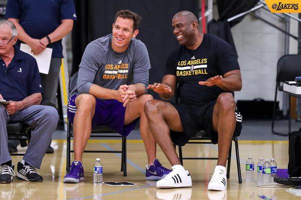 索蘭克單刀破門(mén)，VAR介入后裁判判罰越位在先