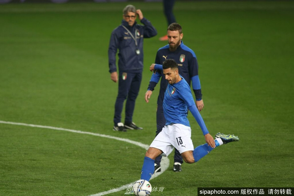 效率不俗！布克半場(chǎng)10投6中 拿下16分2籃板3助攻1蓋帽