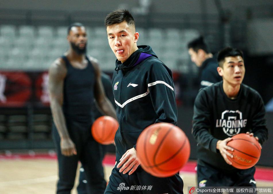 還能翻江倒海！小喬丹內線(xiàn)補籃得手后加罰也有