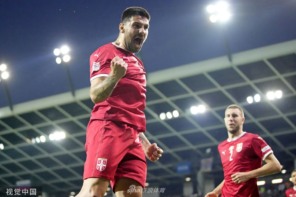 狀態(tài)不錯！三球半場(chǎng)9中5&4記三分拿到15分3板3助