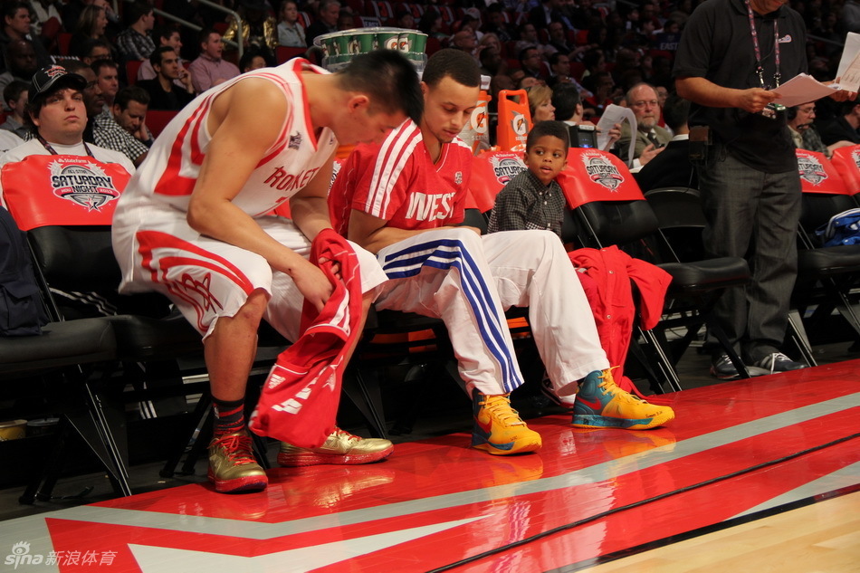 博阿滕造訪(fǎng)拜仁更衣室，當前效力林茨&已考取教練證&腹股溝養傷中