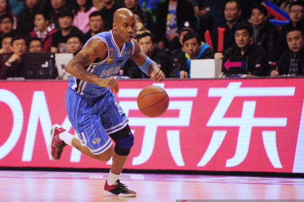 雙核齊發(fā)！米切爾&加蘭首節11中6合計砍下18分