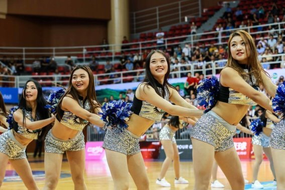 明日接受檢查！約基奇半場(chǎng)膝蓋受傷退出比賽 14中9砍下21分5板8助