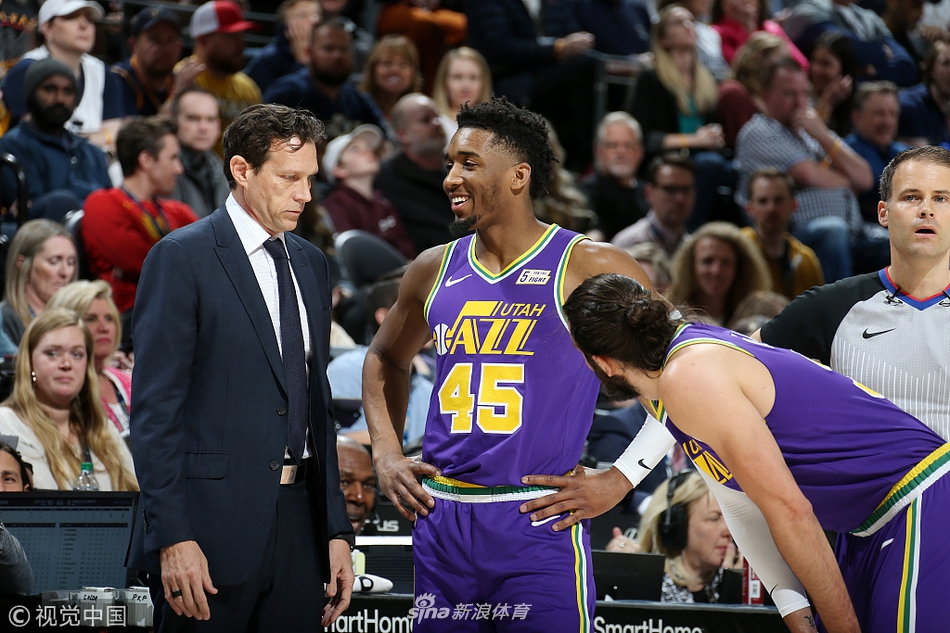 直播吧12月23日訊 NBA常規賽，黃蜂半場(chǎng)63-70落后騎士。上半場(chǎng)，黃蜂新秀克尼佩爾繼續出色發(fā)揮，在18分鐘的時(shí)間里，投籃7中5，三分球6中4，罰球1中1，拿到15分2助攻的數據。值得一提的是，克