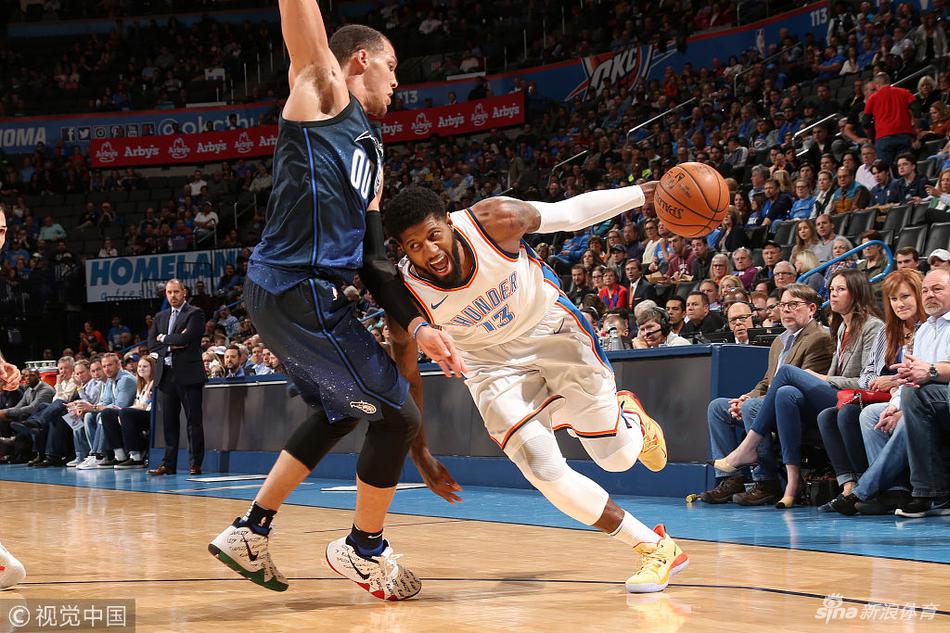 C羅被動(dòng)進(jìn)球！菲利克斯抽射擊中C羅背部折射破門(mén)，C羅場(chǎng)邊siu慶祝