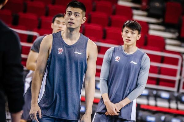 三雙來(lái)的越來(lái)越快！約基奇14中5半場(chǎng)得到13分10板9助 正負值+16！