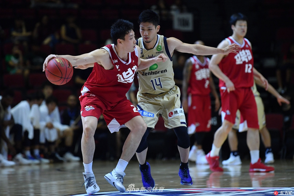 高空轟炸！席爾瓦助飛比塔澤 隨后比塔澤拋傳助席爾瓦空接暴扣