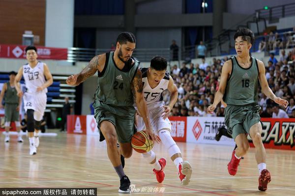 小雷：加克波本能進(jìn)三四個(gè)球 庫尼亞世界級我曾質(zhì)疑馬奎爾首發(fā)