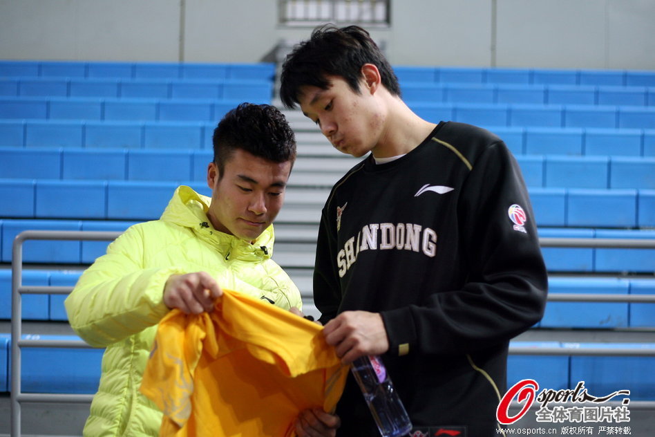 連續四場(chǎng)三雙！杰倫·約翰遜17中5拿到12分10板12助1斷1帽