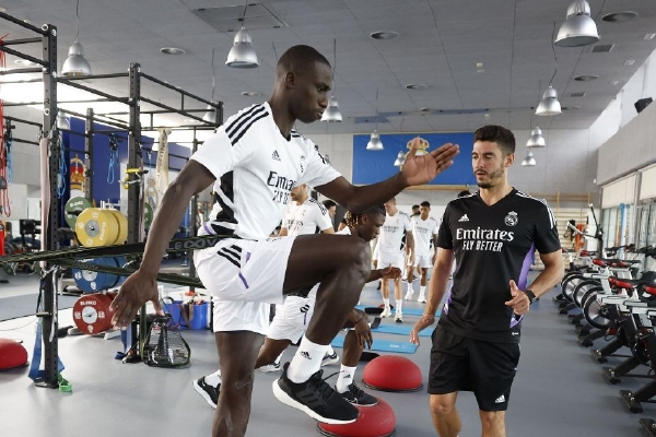 安切洛蒂：我希望沿用此前的陣型，但需要前鋒球員協(xié)助做好防守