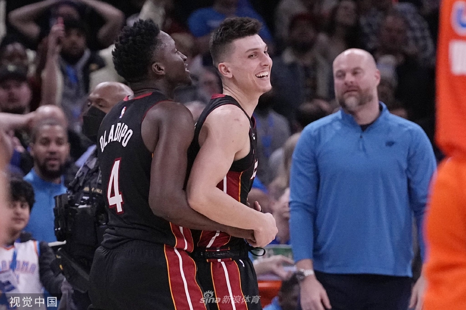 直播吧10月28日訊 近日，前NBA球員費爾頓在《To The Baha》節目中談到了朗佐-鮑爾。費爾頓表示：“你知道我想看到誰(shuí)去火箭嗎？朗佐-鮑爾，我知道騎士不會(huì )放人。但他是適合火箭的球員，因為他不