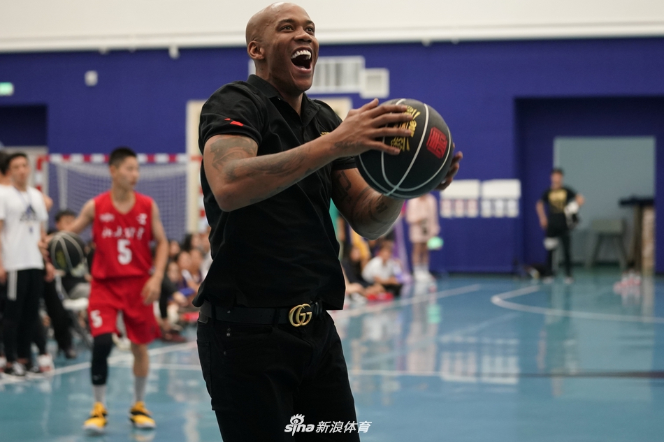 馬德里市長(cháng)：在困難時(shí)刻更應該支持和鼓勵西蒙尼，他是最好的教練