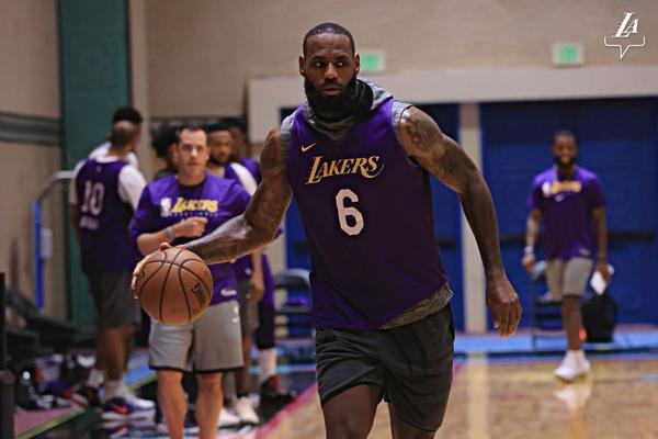 2025年11月27日 17:40:14 | 體育24小時(shí)熱點(diǎn)                 歐冠聯(lián)賽階段第5輪，利物浦1-4埃因霍溫，近12場(chǎng)各項賽事遭遇9場(chǎng)敗仗。鑒于利物浦的持續下滑，一位可靠人